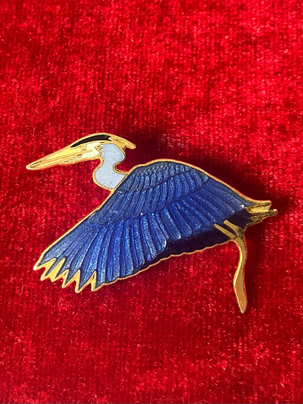 Wm William Spear Flying Blue Heron Bird Enamel Goldtone Pin Brooch 1988 USED